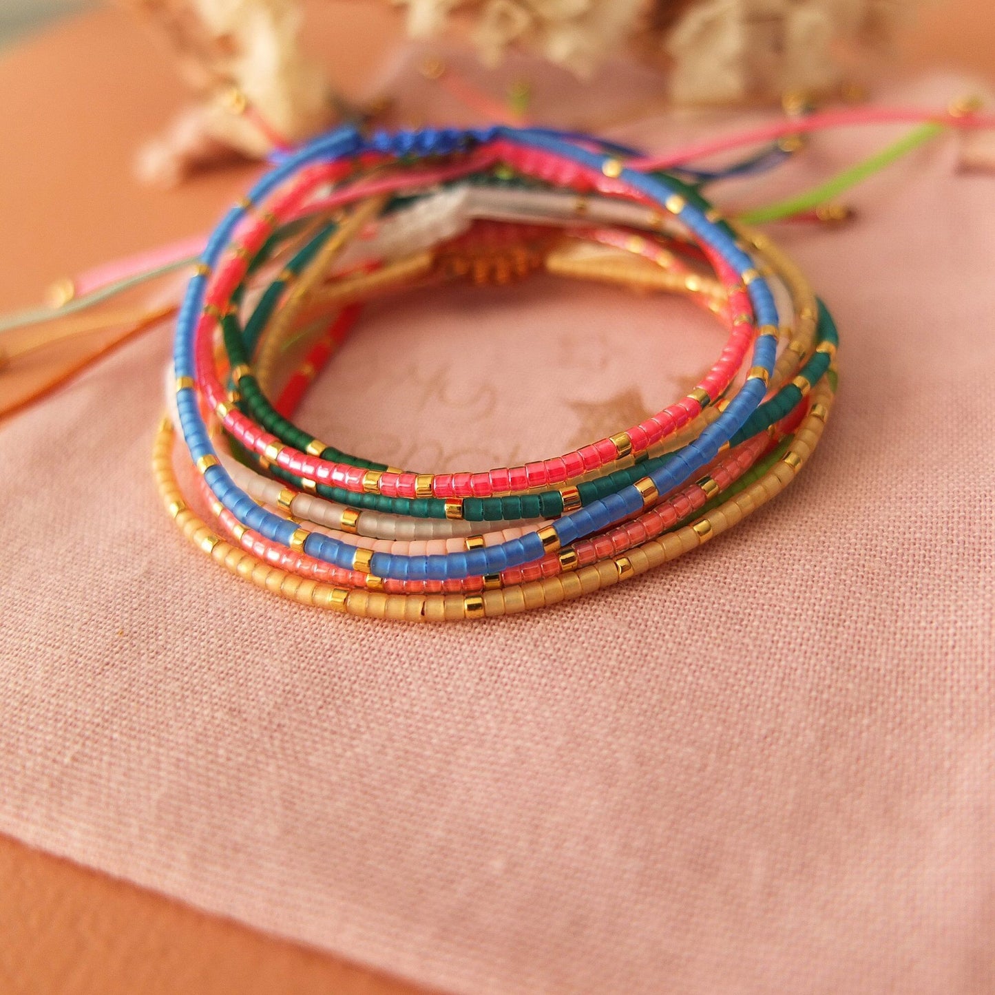 Bracelet ajustable en fil de jade et perles miyuki aspect brillant