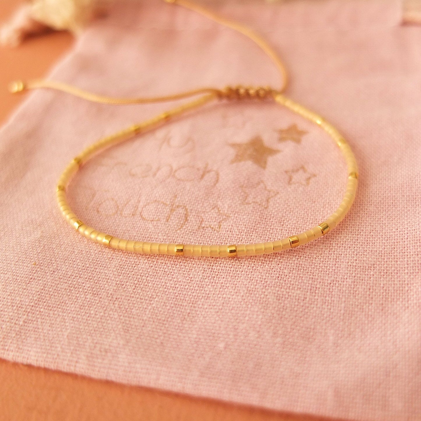 Bracelet ajustable fil de jade et perles miyuki aspect opale