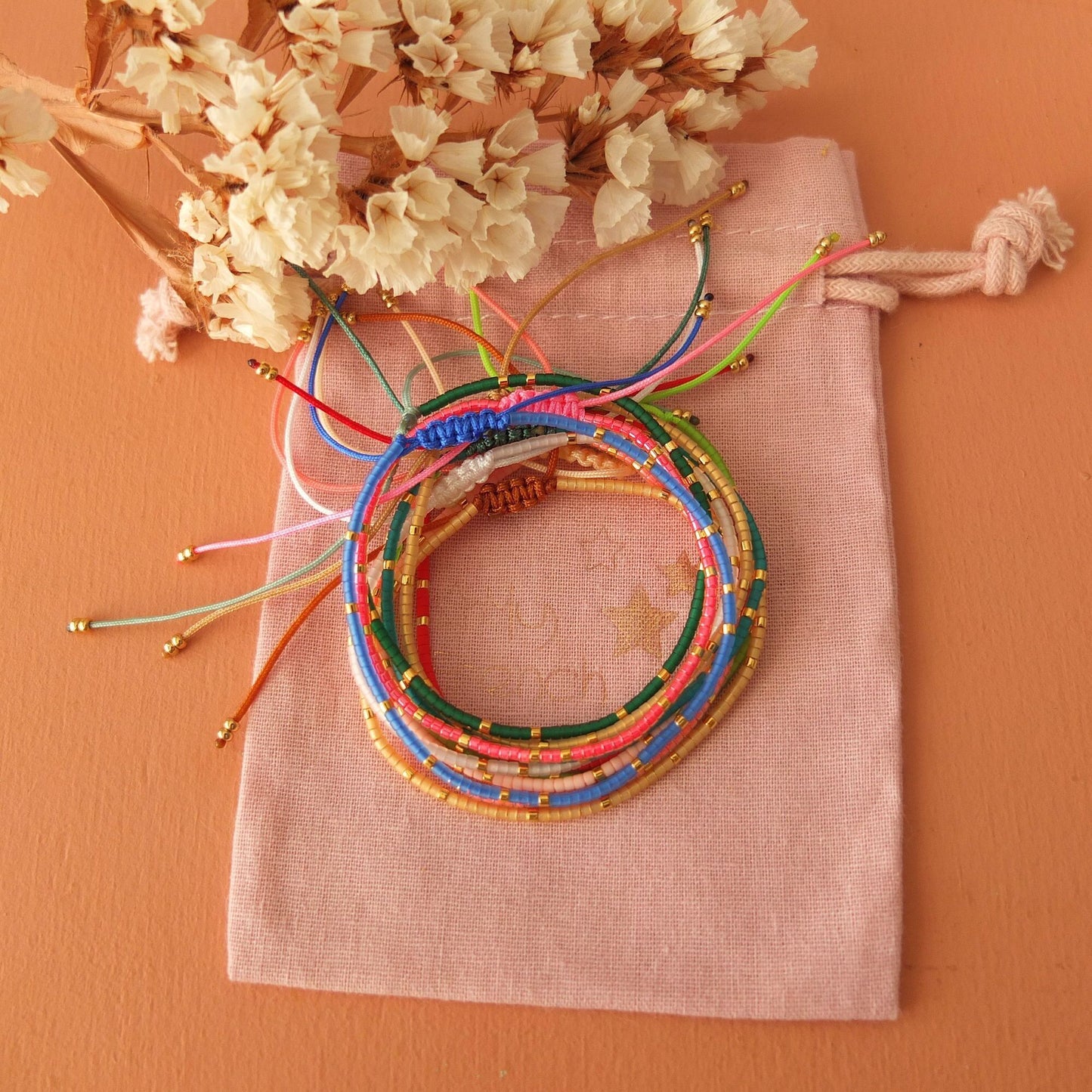 Bracelet ajustable fil de jade et perles miyuki aspect opale, coloris 1