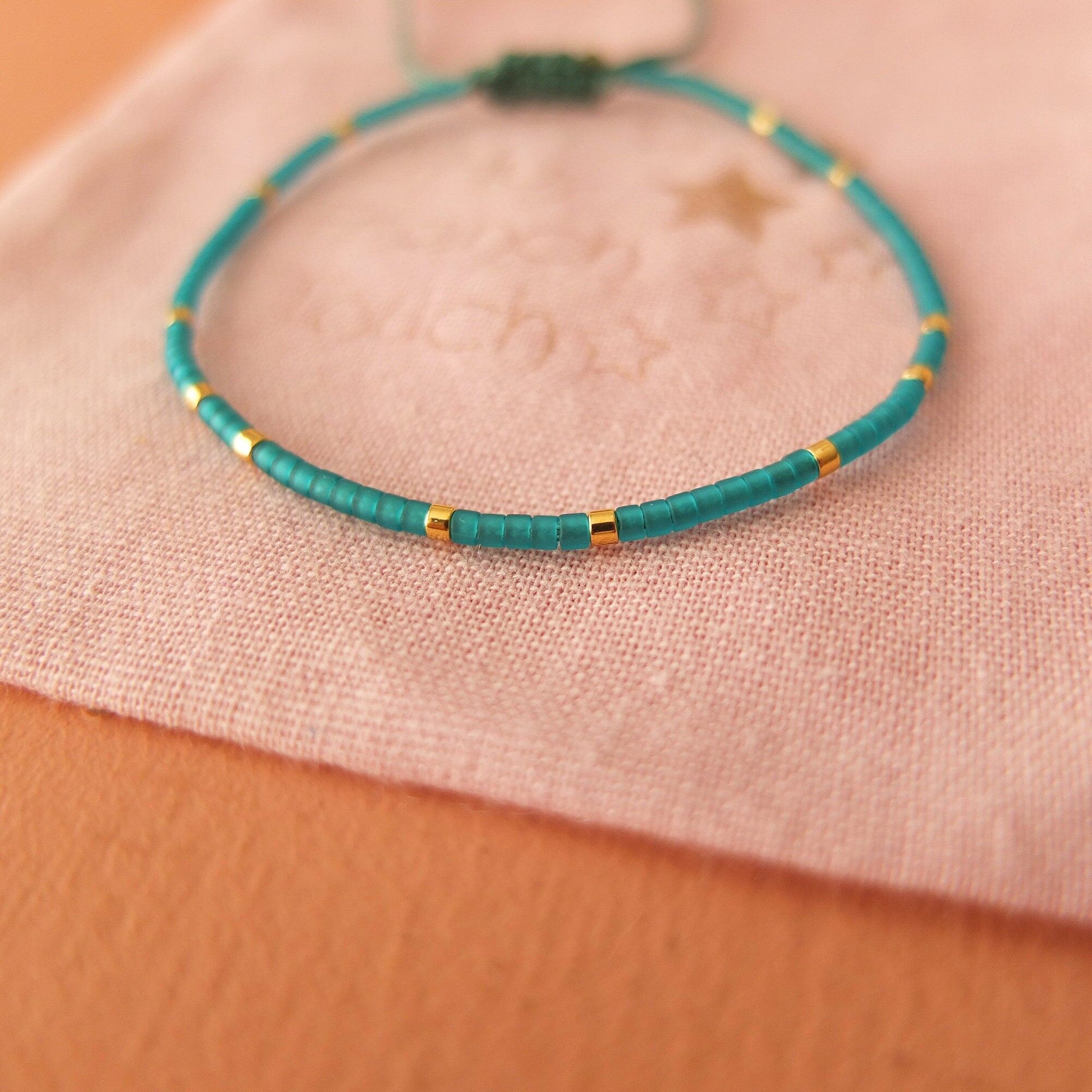 Bracelet ajustable fil de jade et perles miyuki aspect givré