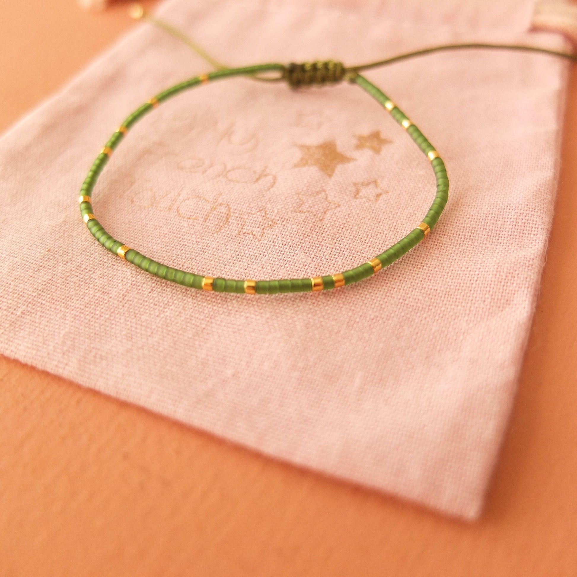 Bracelet ajustable fil de jade et perles miyuki aspect givré, coloris 29