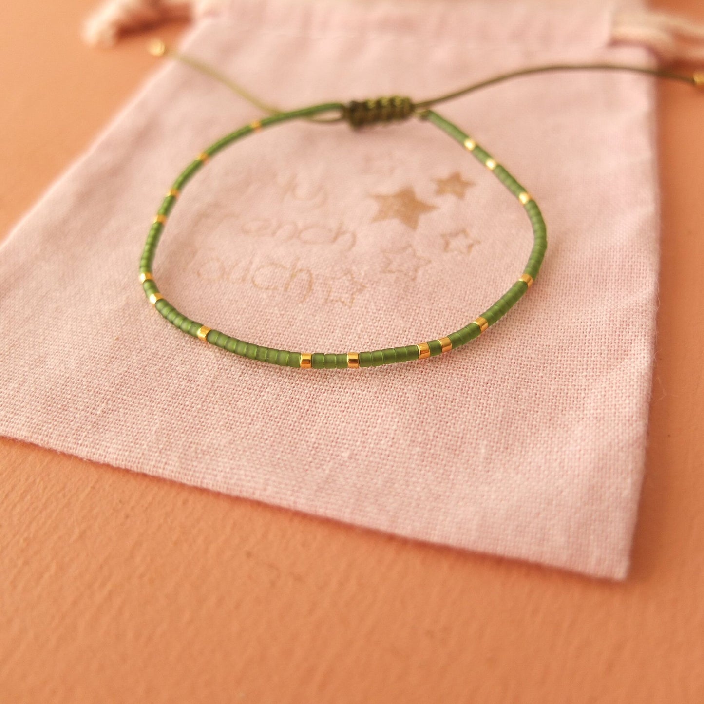 Bracelet ajustable fil de jade et perles miyuki aspect givré, coloris 30