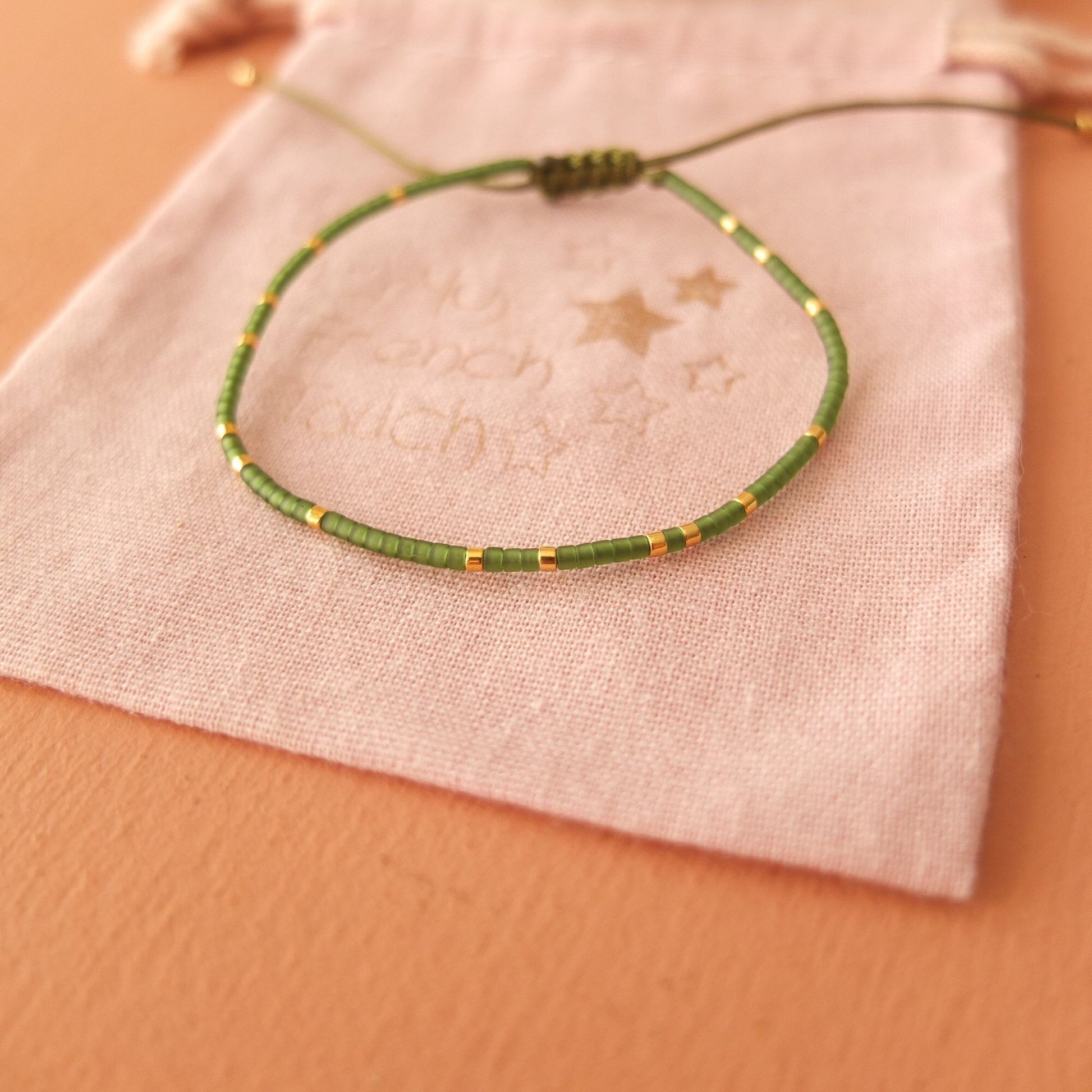 Bracelet ajustable fil de jade et perles miyuki aspect givré, coloris 30