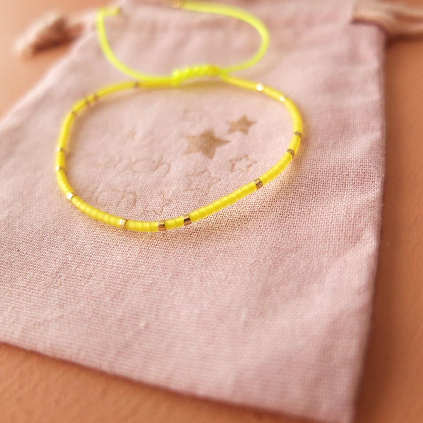 Bracelet ajustable fil de jade et perles miyuki aspect givré, coloris 38
